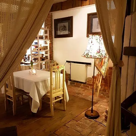 Austeria Hotel *